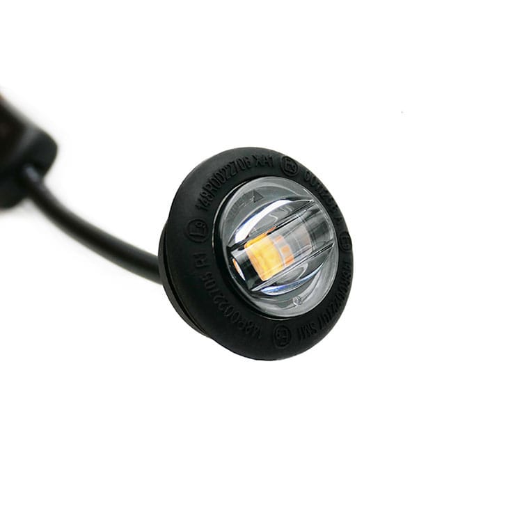 In che modo l'indicatore laterale multifunzione a LED migliora la visibilità sulla strada